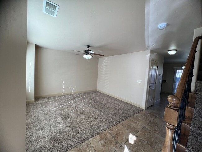 Building Photo - Looks Almost Brand New Townhome!