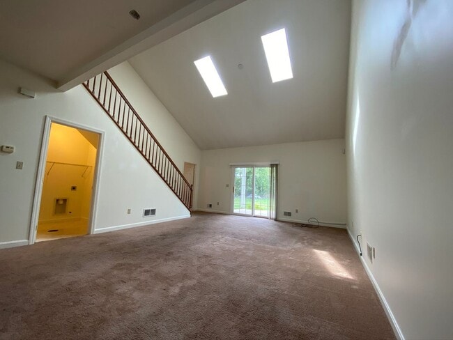 Building Photo - 106 Amber Ln
