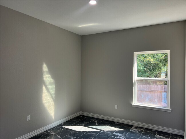 Building Photo - 898 Rd 3556