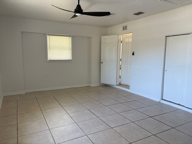Building Photo - 3099 Deltona Blvd