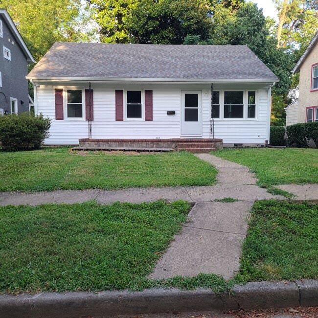 Building Photo - 207 Bland St
