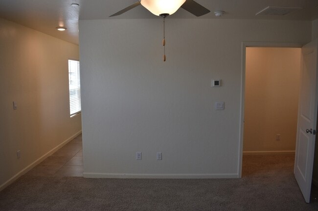 Building Photo - 698 Jessie Dr