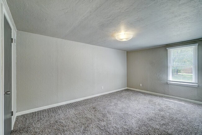 Building Photo - 712 Dakota St