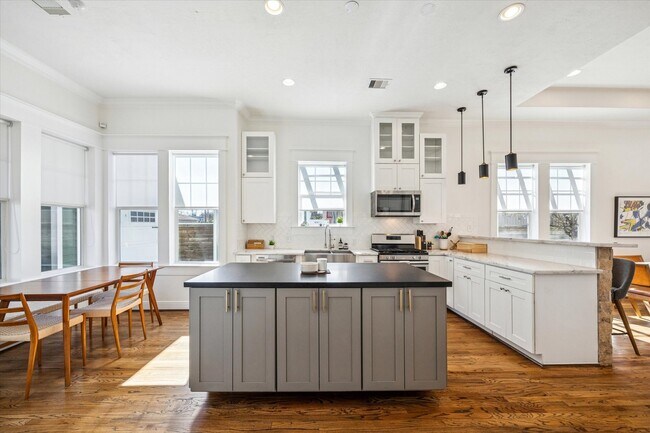 Building Photo - 304 Walton St