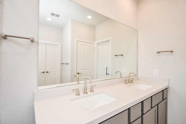 Building Photo - 21835 Erskine Peaks Pl