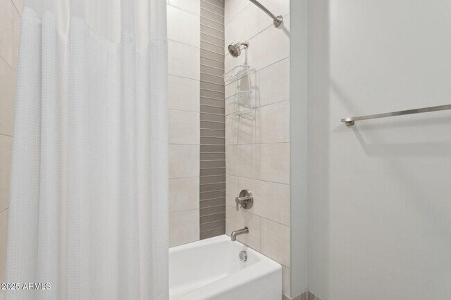 Building Photo - 1400 E Bethany Home Rd