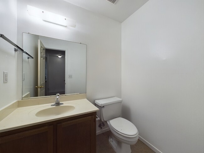 Building Photo - 3150 Belle Meade Dr