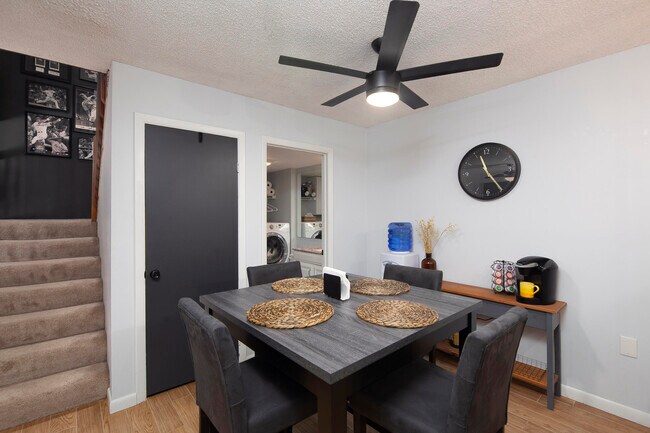 Building Photo - 2980 SW Sunset Trace Cir