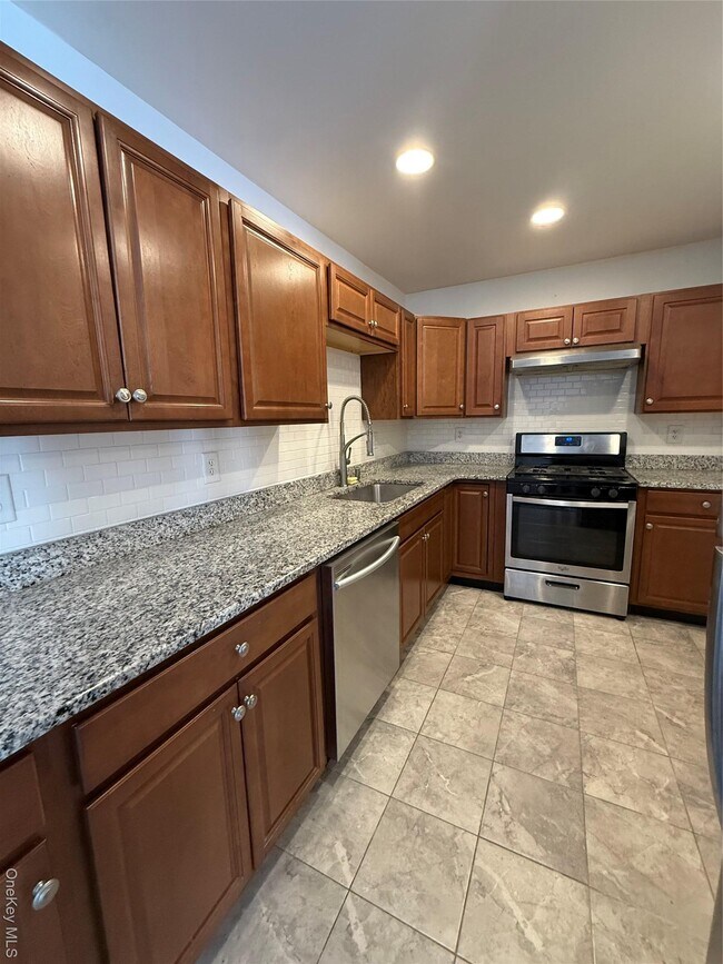 Building Photo - 24 St James Pl