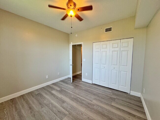 Building Photo - 2 BR / 2 BA Las Palmas Condo!