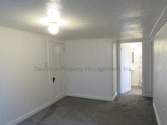 Building Photo - 1212 1/2 McArthur Ave
