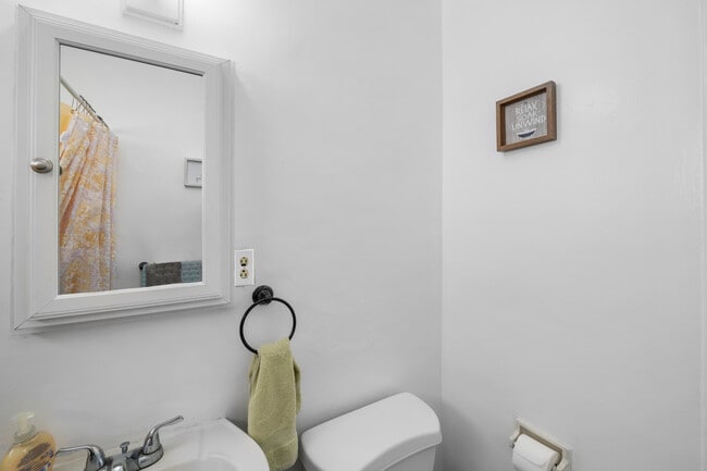 Bathroom - 11053 Venice Blvd