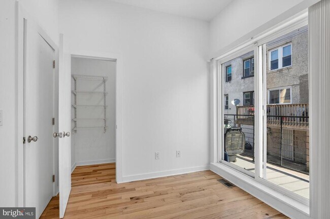 Building Photo - 1445 S 32nd St