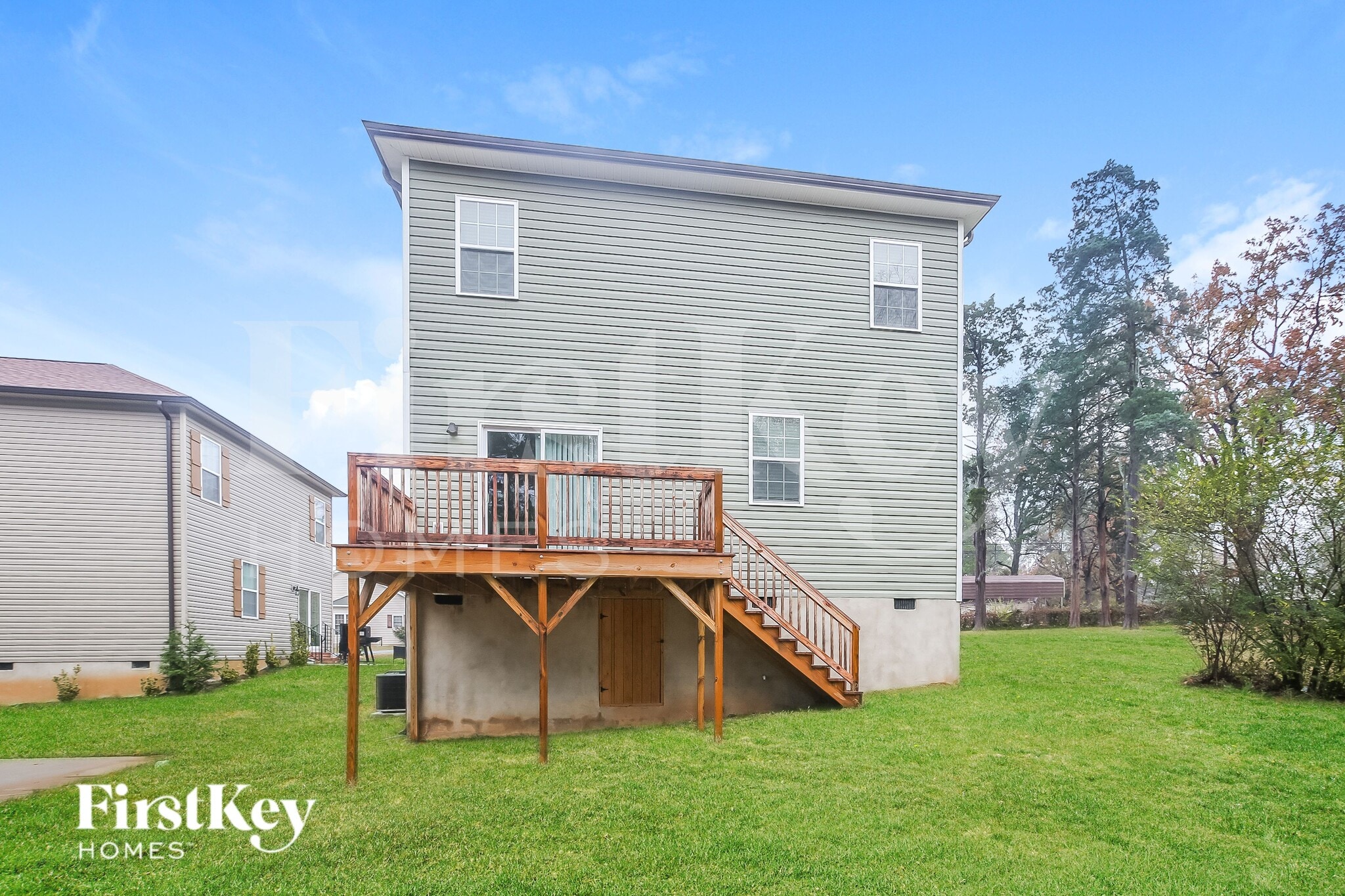 Building Photo - 215 Parkwood Dr NW