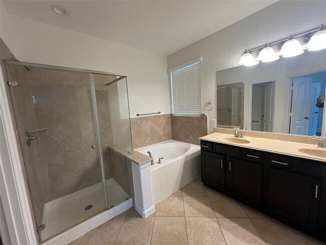 Building Photo - 6030 Clymer Mdw