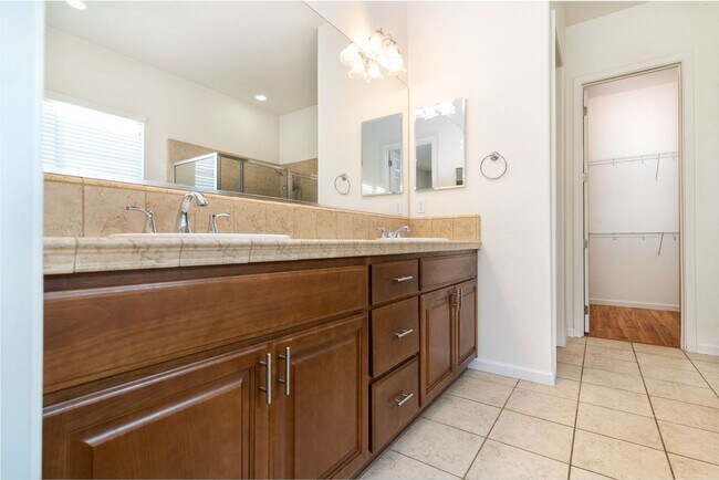 Building Photo - 3350 W Stewart Ave