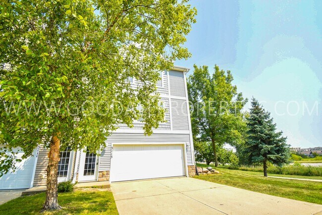 Building Photo - Discover this beautiful 2 Bedroom, 2.5 Bath Towhome in Ankeny!