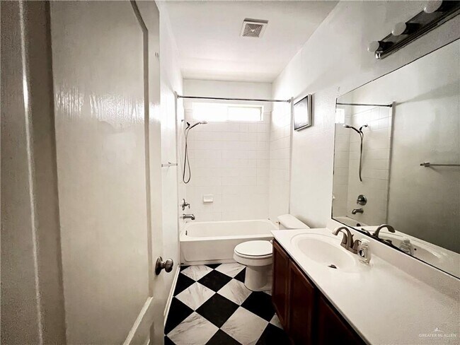 Building Photo - 3304 San Rafael St
