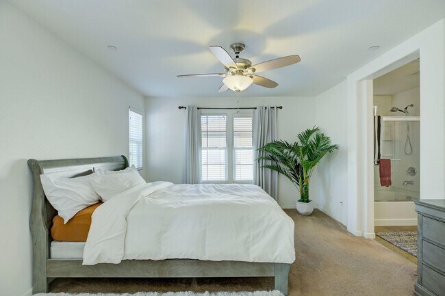 Building Photo - Experience the Best of Lincoln Crossing Li...