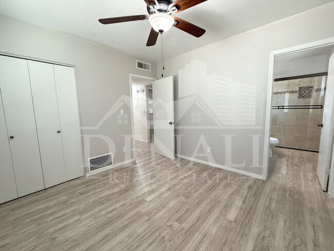 Building Photo - 749 E Montebello Ave