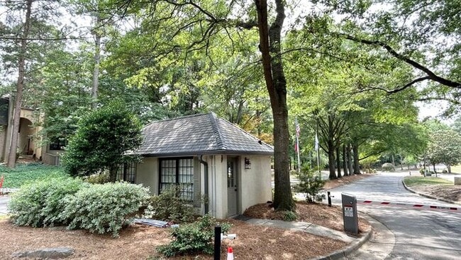 Building Photo - Rare Cross Creek 2 Bedroom-2.5 Bathroom Townhouse, Available NOW!