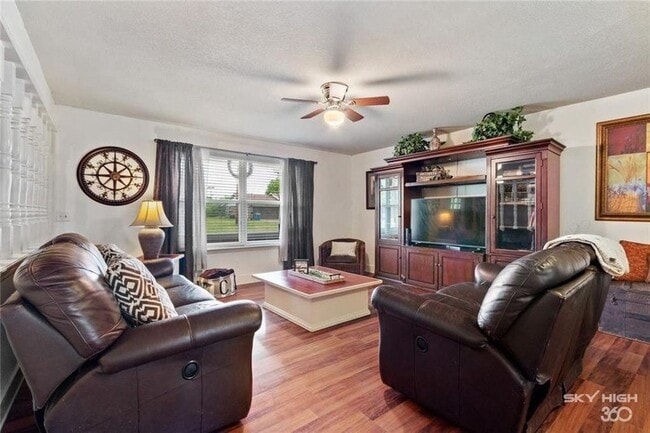 Building Photo - 405 SW 10th St