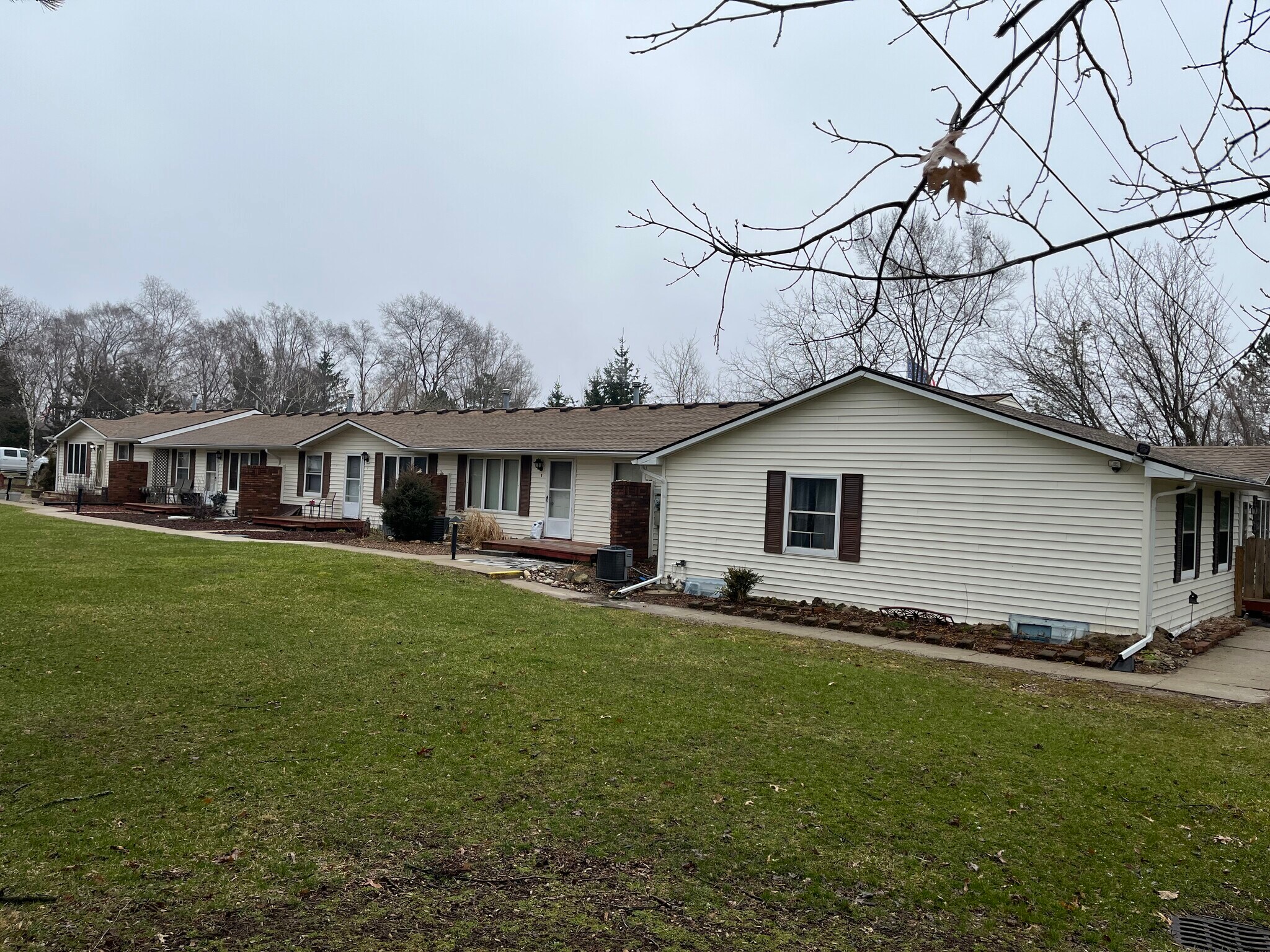 Building Photo - 1583 highland park dr