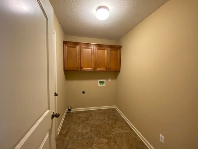 Building Photo - BARTLETT RENTAL HOME 3 BEDROOM 2 BATHROOM WITH FENCED BACKYARD