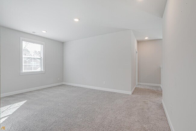 Building Photo - 322 Caledonia Ct