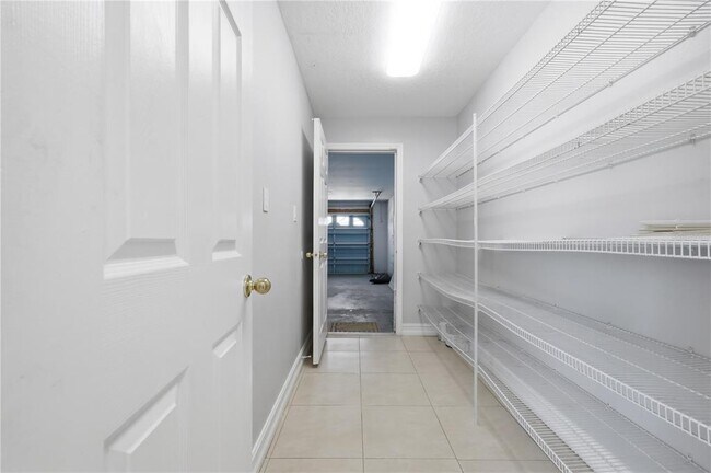 Building Photo - 7339 Country Run Pkwy
