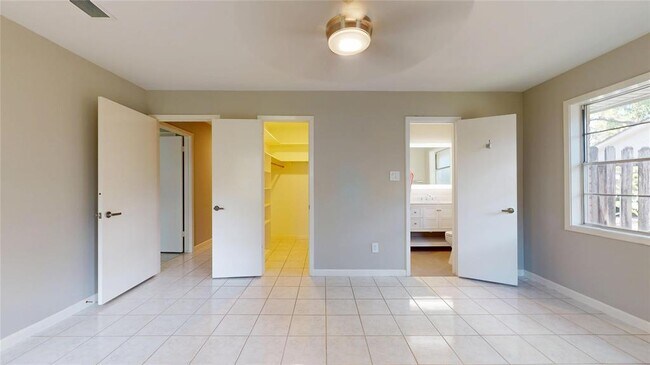 Building Photo - 5243 Indigo St