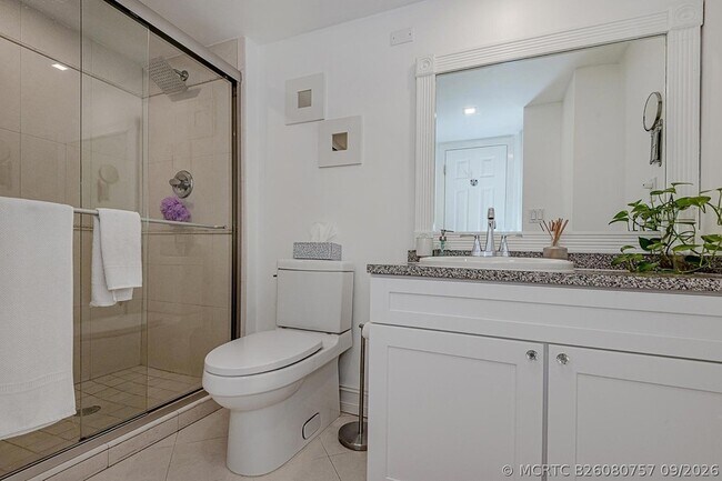 Building Photo - 3475 N Country Club Dr