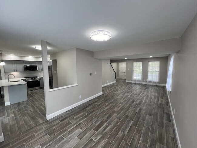 Building Photo - 223 Foxwood Ln