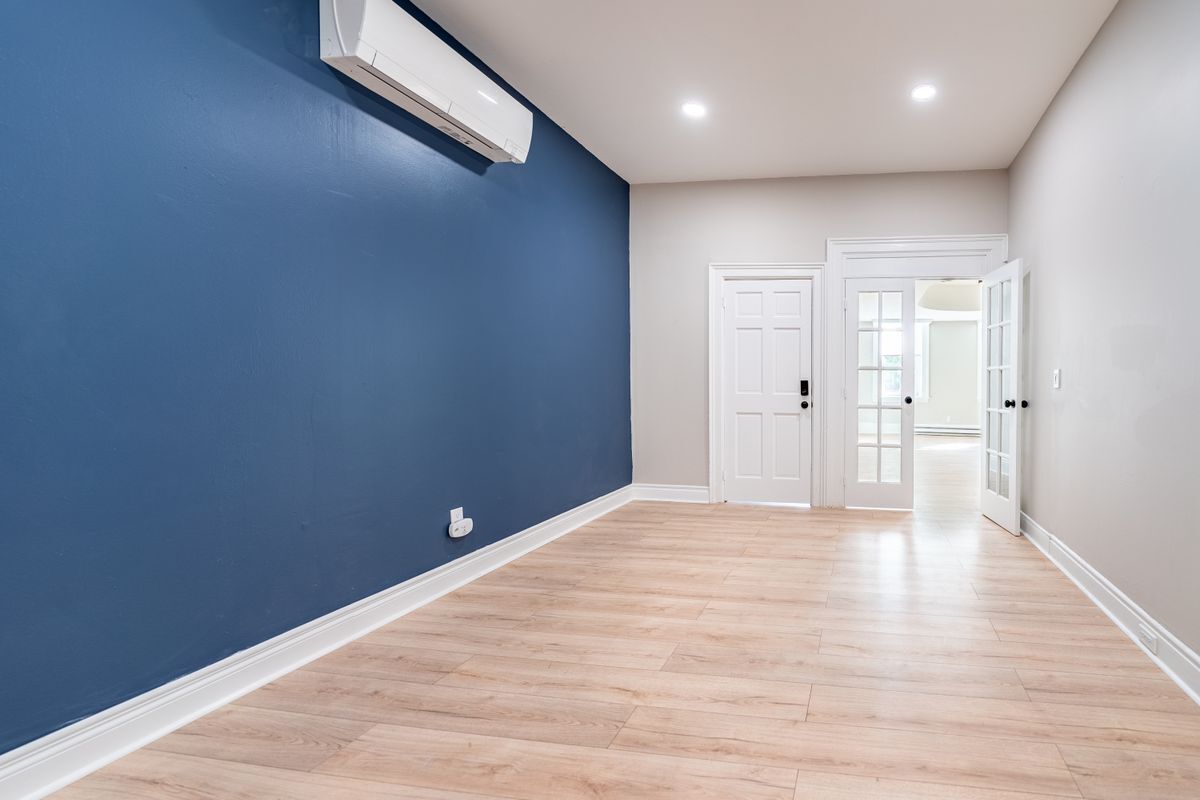 Building Photo - 323 2nd St