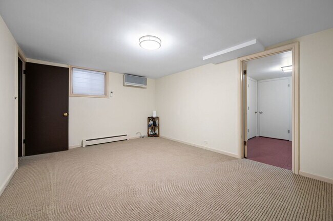 Building Photo - 617 W Fullerton Pkwy