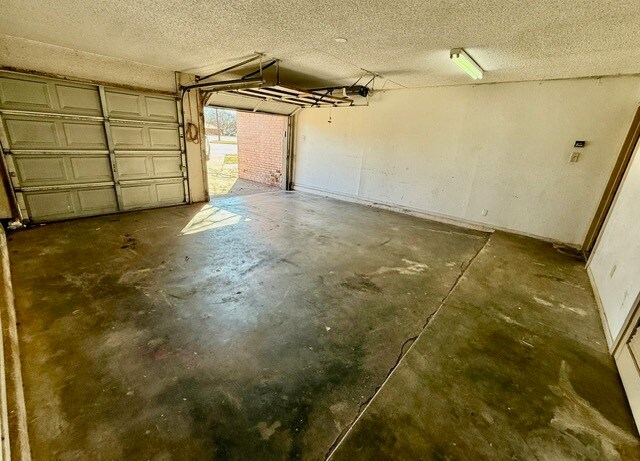 Building Photo - 6304 Quaker Ave