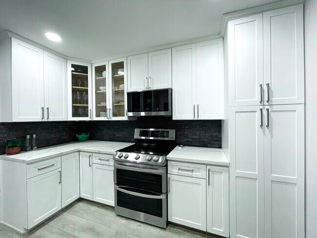 Building Photo - 7842 W 79th St
