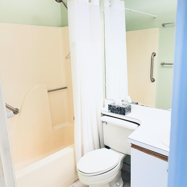 Building Photo - 13 Lake Vista Trail