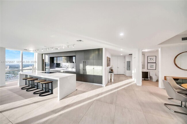 Building Photo - 851 NE 1st Ave