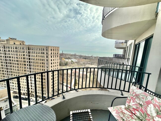 Building Photo - 2020 N Lincoln Park W