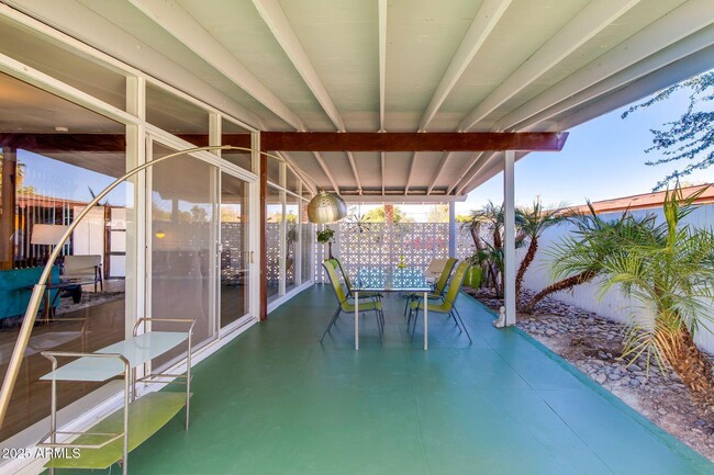 Building Photo - 421 N Evergreen St