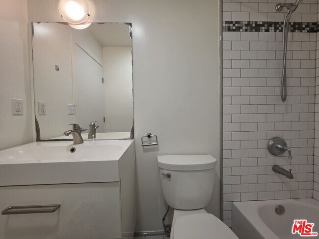 Building Photo - 2241 Branden St