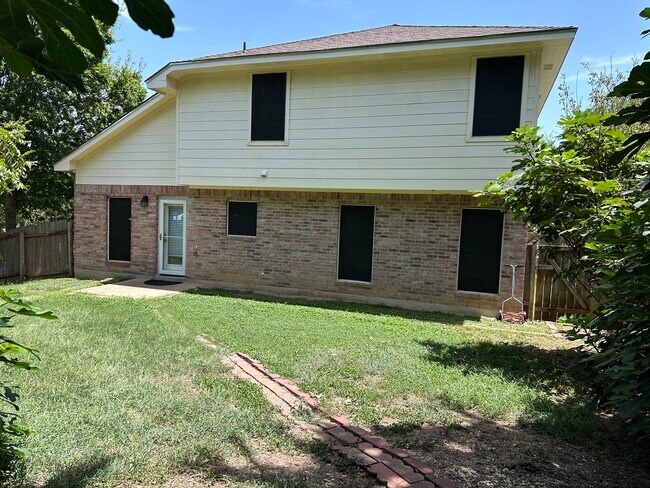 Building Photo - 900 Hollow Trail Ct