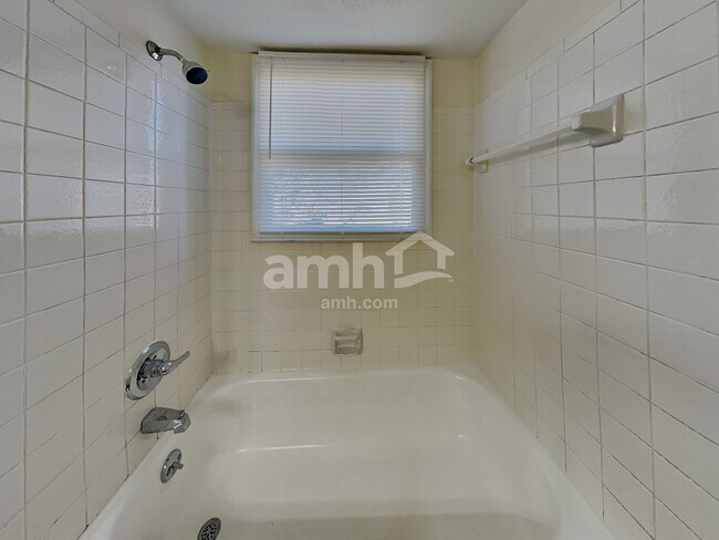 Building Photo - 7012 Poplar Creek Trce