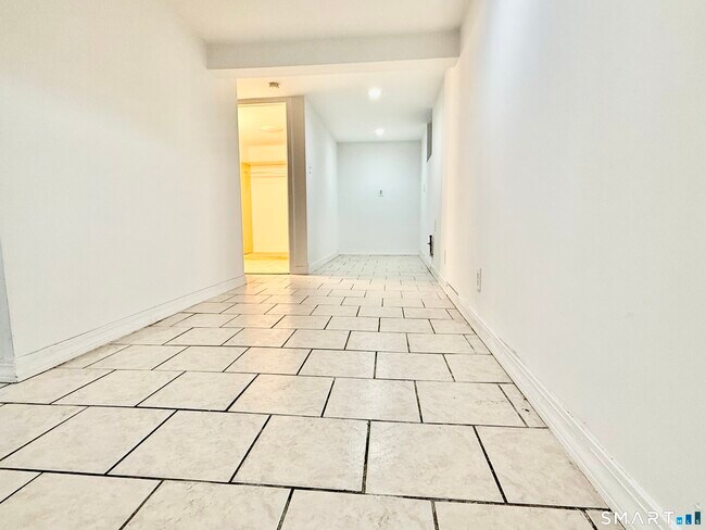 Building Photo - 85 Avery St