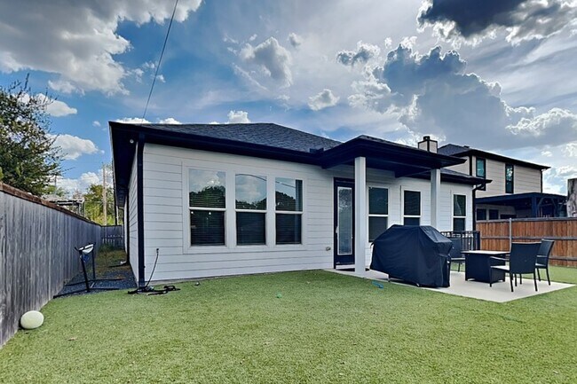 Building Photo - 1819 Bickers St