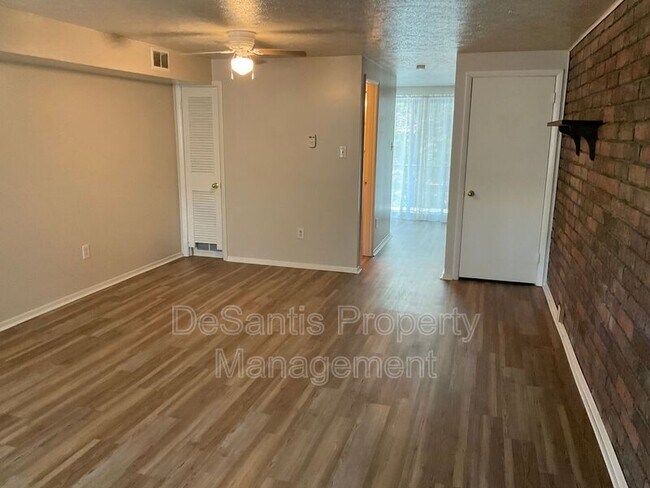 Building Photo - 446 Crosby Drive