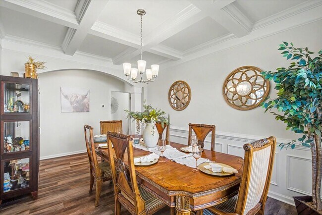 Building Photo - Stunning 5 Bed/3.5 Bath Home in Buckhead East