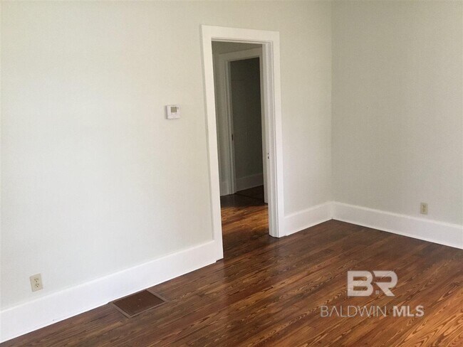 Building Photo - 416 S Section St