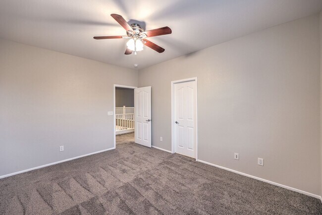 Building Photo - Gorgeous 6Bed/5Bath/4Car, 2-Story Home located in the Mountains Edge